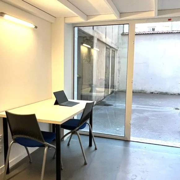 Bureau privé 6 m² 1 poste Location bureau Rue Duguesclin Lyon 69006 - photo 1