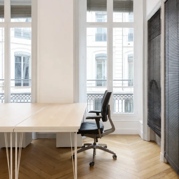 Bureau privé 16 m² 4 postes Location bureau Rue d'Algérie Lyon 69001 - photo 1