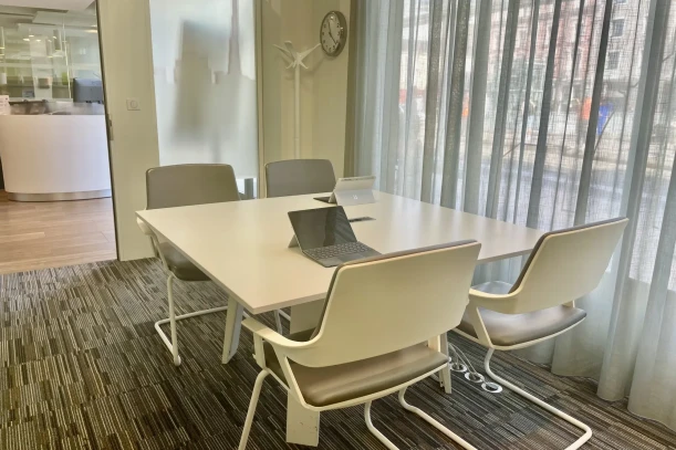 Bureau privé - 72000 - 3 postes - 1459€