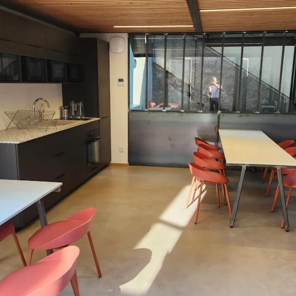 Bureau privé 24 m² 6 postes Location bureau Rue Parmentier Oullins-Pierre-Bénite 69600 - photo 4