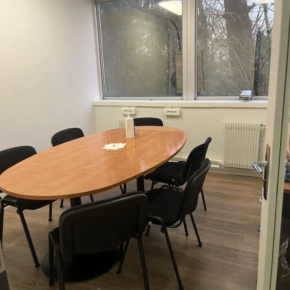 Bureau privé 15 m² 2 postes Location bureau Avenue Dutartre Le Chesnay-Rocquencourt 78150 - photo 3