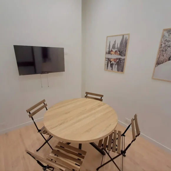 Open Space  18 postes Location bureau Rue Fort Notre Dame Marseille 13001 - photo 1