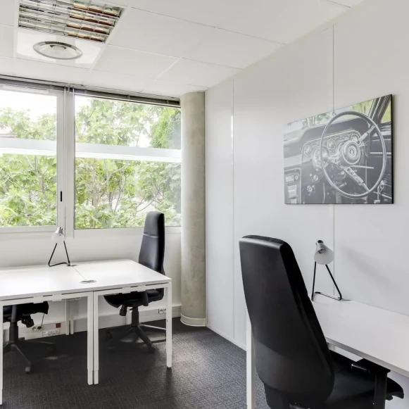 Bureau privé 15 m² 3 postes Coworking Rue Baden Powell Montpellier 34000 - photo 1