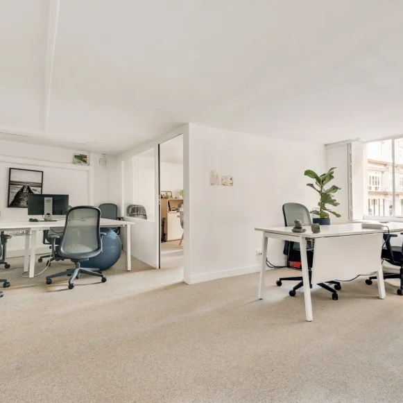 Bureau privé 80 m² 14 postes Location bureau Rue Saint-Fiacre Paris 75002 - photo 1