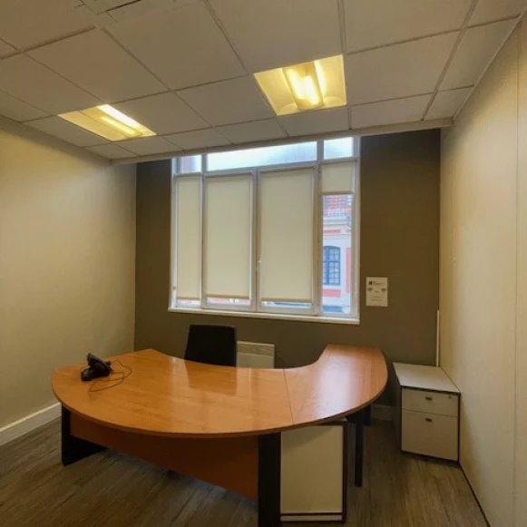 Bureau privé 20 m² 1 poste Coworking Place de la Gare Lille 59800 - photo 2