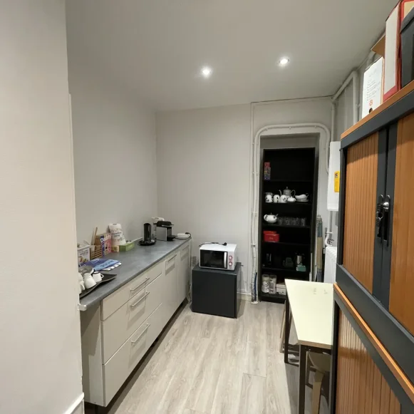 Espace indépendant 25 m² 4 postes Coworking Avenue du Coq Paris 75009 - photo 6