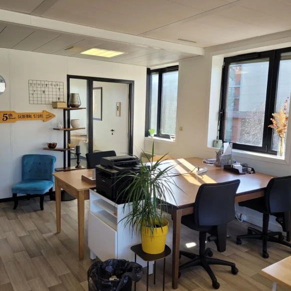 Open Space  5 postes Coworking Boulevard de Valmy Villeneuve-d'Ascq 59650 - photo 4