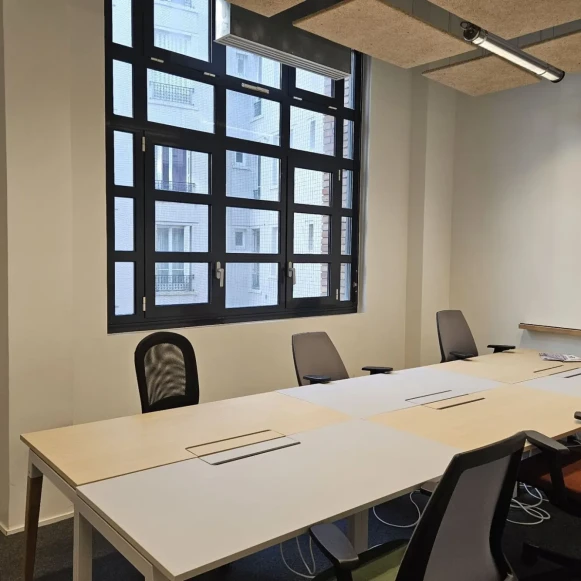 Bureau privé 25 m² 6 postes Coworking Rue Marcadet Paris 75018 - photo 1