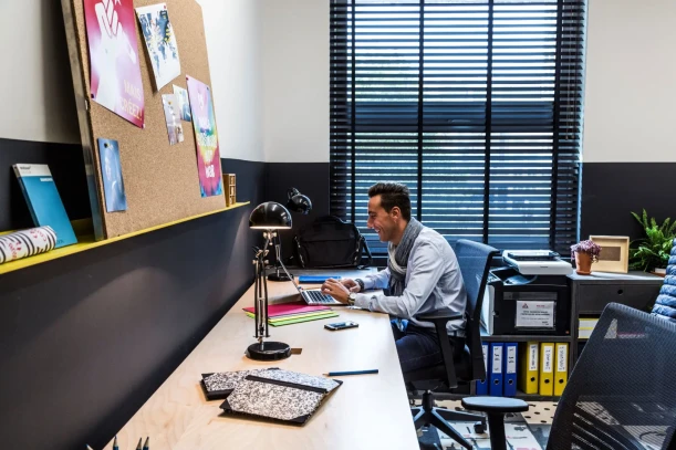 Bureau privé - 69003 - 2 postes - 1100€