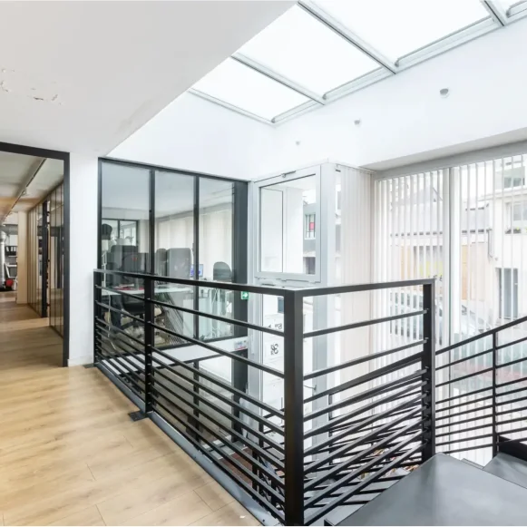 Espace indépendant 16 m² 4 postes Location bureau Rue Henri Chevreau Paris 75020 - photo 1