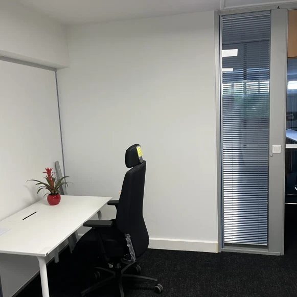 Bureau privé 16 m² 4 postes Location bureau Avenue d'Italie Paris 75013 - photo 4