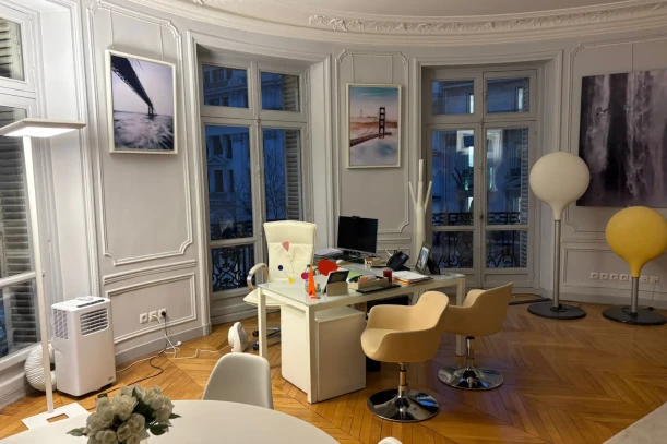 Bureau privé - 75008 - 10 postes - 6500€