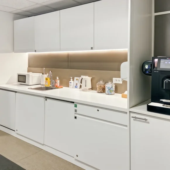 Bureau privé 15 m² 5 postes Coworking Rue de Lessard Rouen 76100 - photo 4