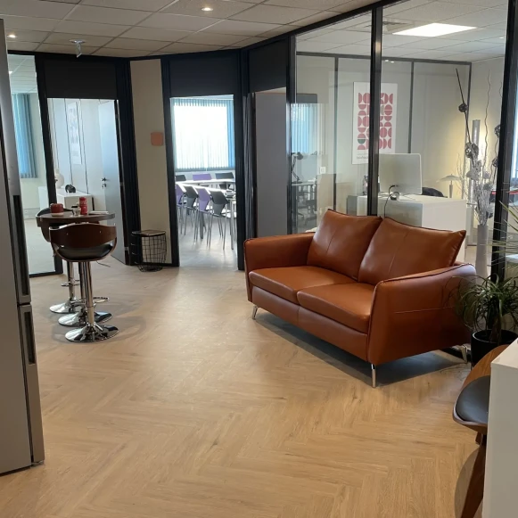 Bureau privé 26 m² 5 postes Coworking Avenue de Norvège Villebon-sur-Yvette 91140 - photo 3