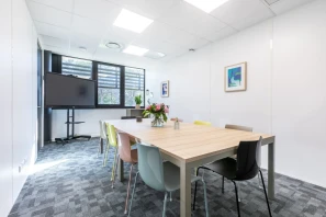 Bureau privé - 06560 - 4 postes - 1373€