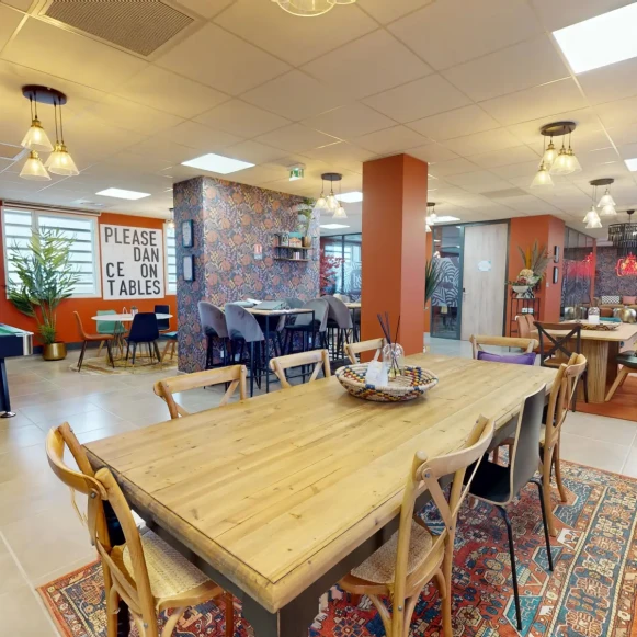 Bureau privé 12 m² 2 postes Coworking Rue Isabelle Eberhardt Montpellier 34000 - photo 3