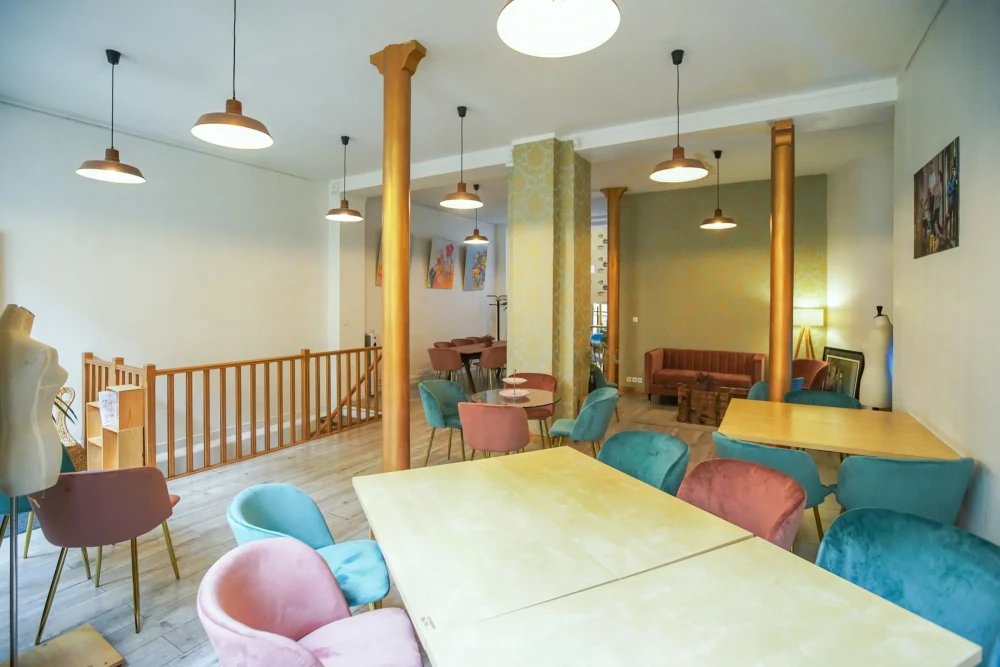 Espace indépendant - 75003 - 25 postes - 11900€