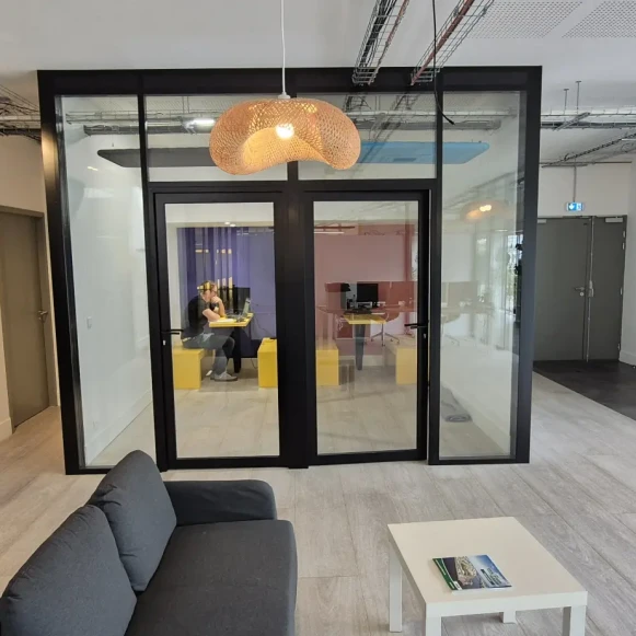 Bureau privé 20 m² 2 postes Coworking Rue Marc Sangnier Bègles 33130 - photo 3