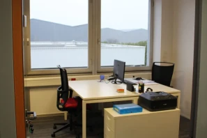 Bureau privé - 26000 - 3 postes - 825€