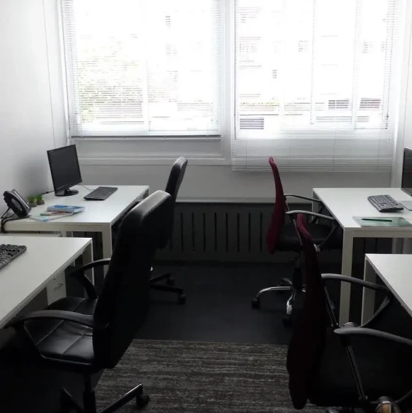 Bureau privé 18 m² 6 postes Coworking Rue de l'Église Paris 75015 - photo 1