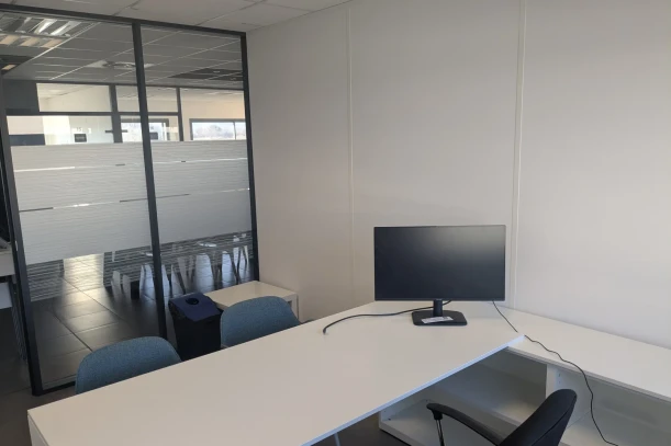 Bureau privé - 13510 - 1 poste - 220€