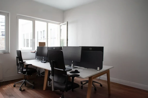 Espace indépendant - 75011 - 8 postes - 6000€