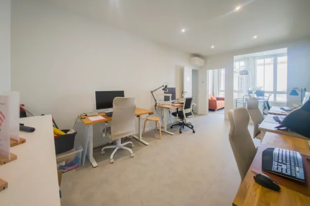 Bureau privé - 51100 - 10 postes - 2400€