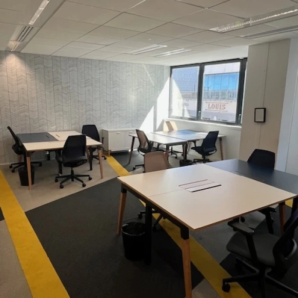 Bureau privé 50 m² 9 postes Location bureau Quai du Lazaret Marseille 13002 - photo 2