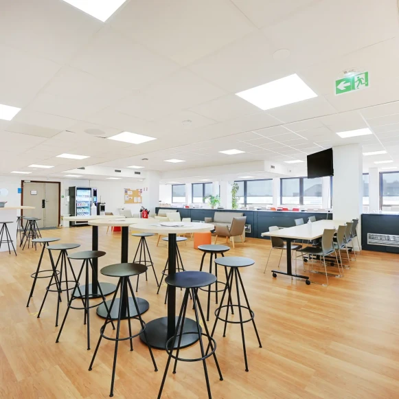 Bureau privé 53 m² 16 postes Coworking Rue Royale Saint-Cloud 92210 - photo 12