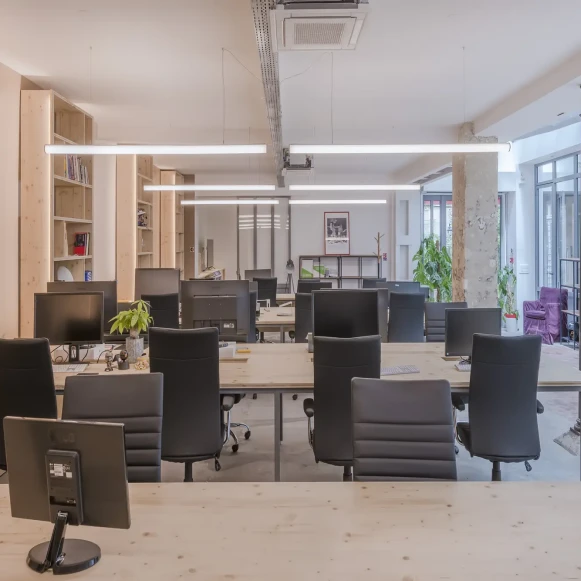 Espace indépendant 270 m² 45 postes Location bureau Rue de la Fidélité Paris 75010 - photo 11