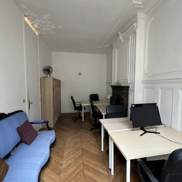 Bureau privé 18 m² 6 postes Location bureau Rue Notre Dame des Victoires Paris 75002 - photo 7