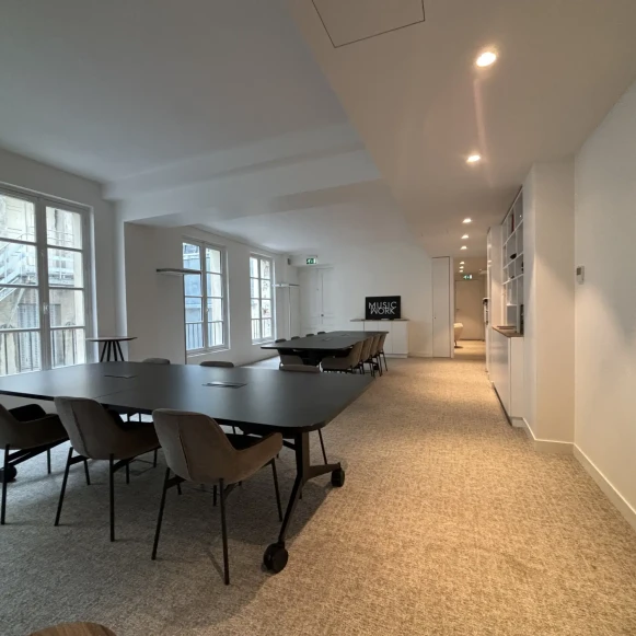 Open Space  14 postes Location bureau Passage Jouffroy Paris 75009 - photo 3