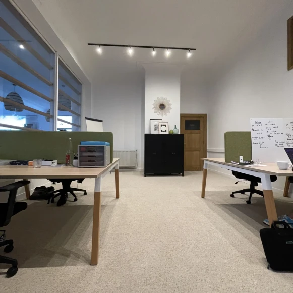 Bureau privé 50 m² 4 postes Coworking Rue d'Anvers Tourcoing 59200 - photo 1