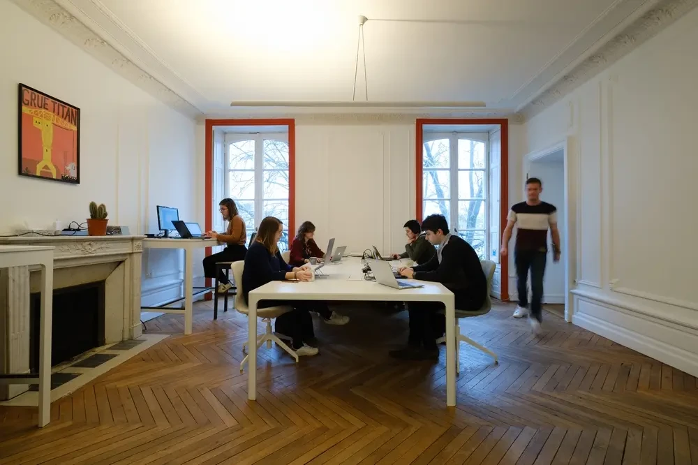 Open Space - 44000 - 10 postes - 249€