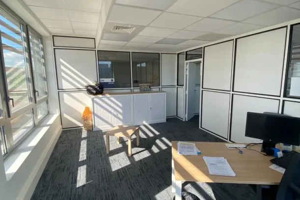 Open Space - 51430 - 10 postes - 195€