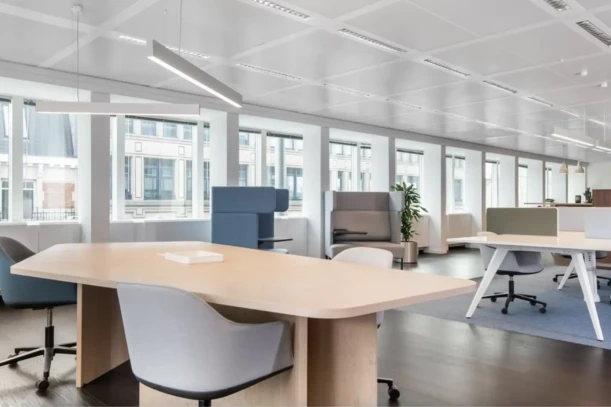 Bureau privé - 38000 - 9 postes - 1977€