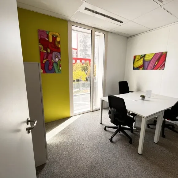 Bureau privé 8 m² 3 postes Coworking Mail Pablo Picasso Nantes 44000 - photo 1