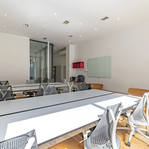 Espace indépendant 40 m² 12 postes Location bureau Rue de Cléry Paris 75002 - photo 5