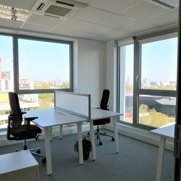 Bureau privé 14 m² 3 postes Coworking Rue René Viviani Nantes 44200 - photo 1