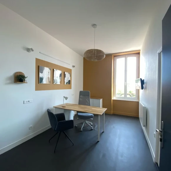 Bureau privé 19 m² 1 poste Location bureau Avenue Port Mahon Charente-Maritime 17400 - photo 1