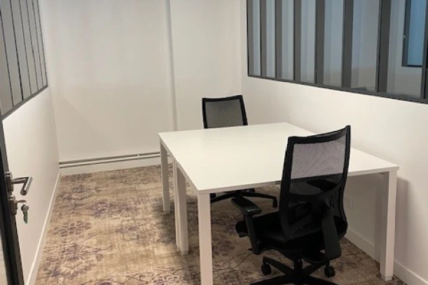 Bureau privé - 75016 - 2 postes - 700€