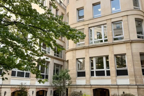 Open Space - 75002 - 16 postes - 490€