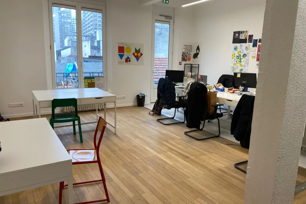 Open Space - 75020 - 5 postes - 350€