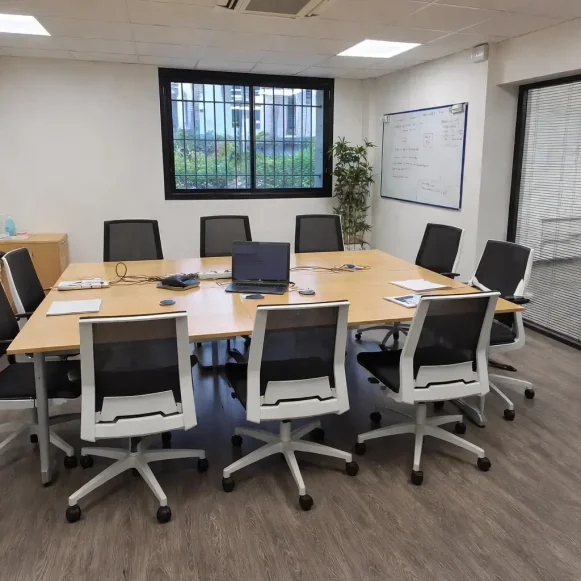 Bureau privé 23 m² 6 postes Coworking Rue des Arts et Métiers Grenoble 38000 - photo 6
