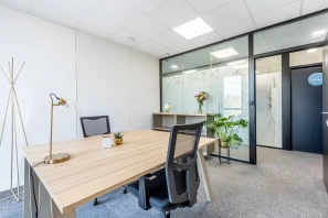 Bureau privé - 49800 - 2 postes - 572€