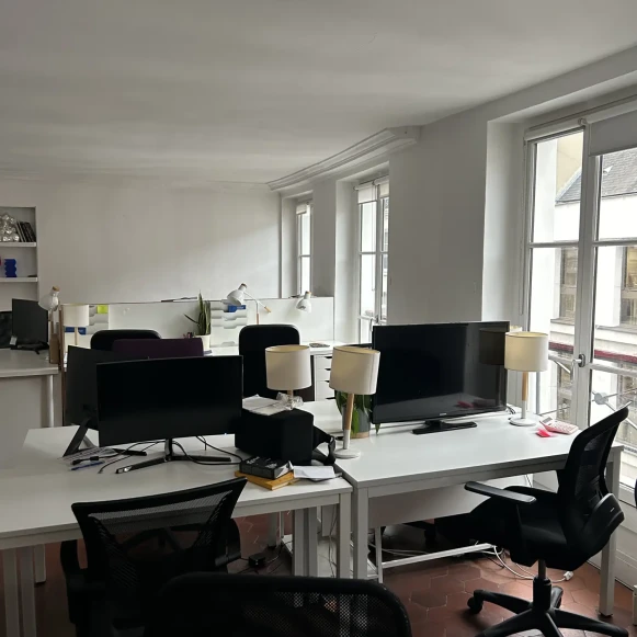 Open Space  5 postes Location bureau Rue Commines Paris 75003 - photo 1