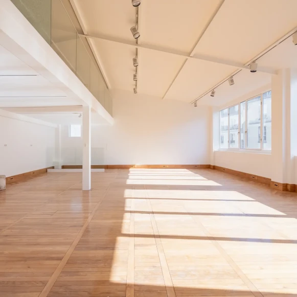 Espace indépendant 180 m² 30 postes Location bureau Rue des Arquebusiers Paris 75003 - photo 1