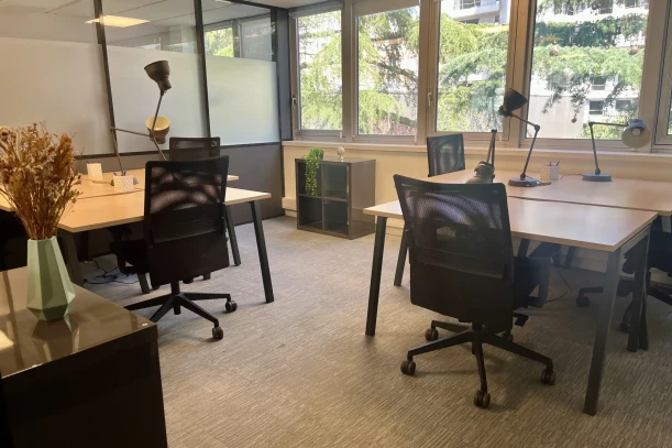 Bureau privé - 92110 - 4 postes - 1600€