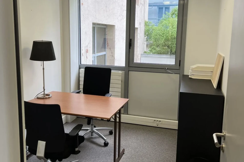 Bureau privé - 92300 - 2 postes - 720€