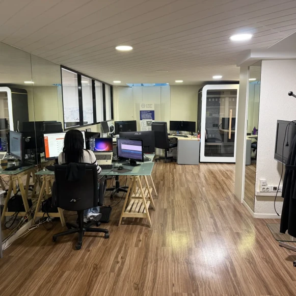 Bureau privé 35 m² 5 postes Coworking Rue Lagrange Paris 75005 - photo 3